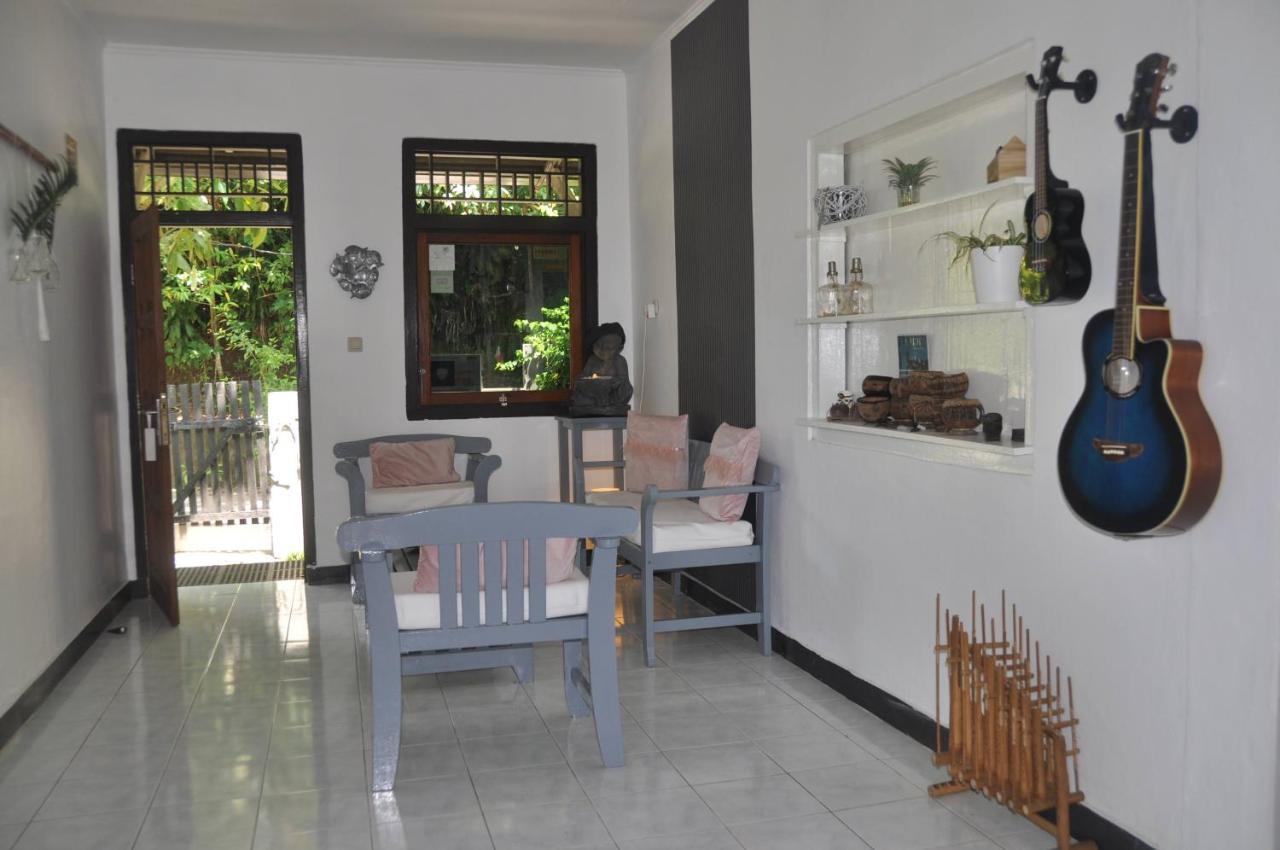 Guesthouse The 4 Fish Manado Esterno foto
