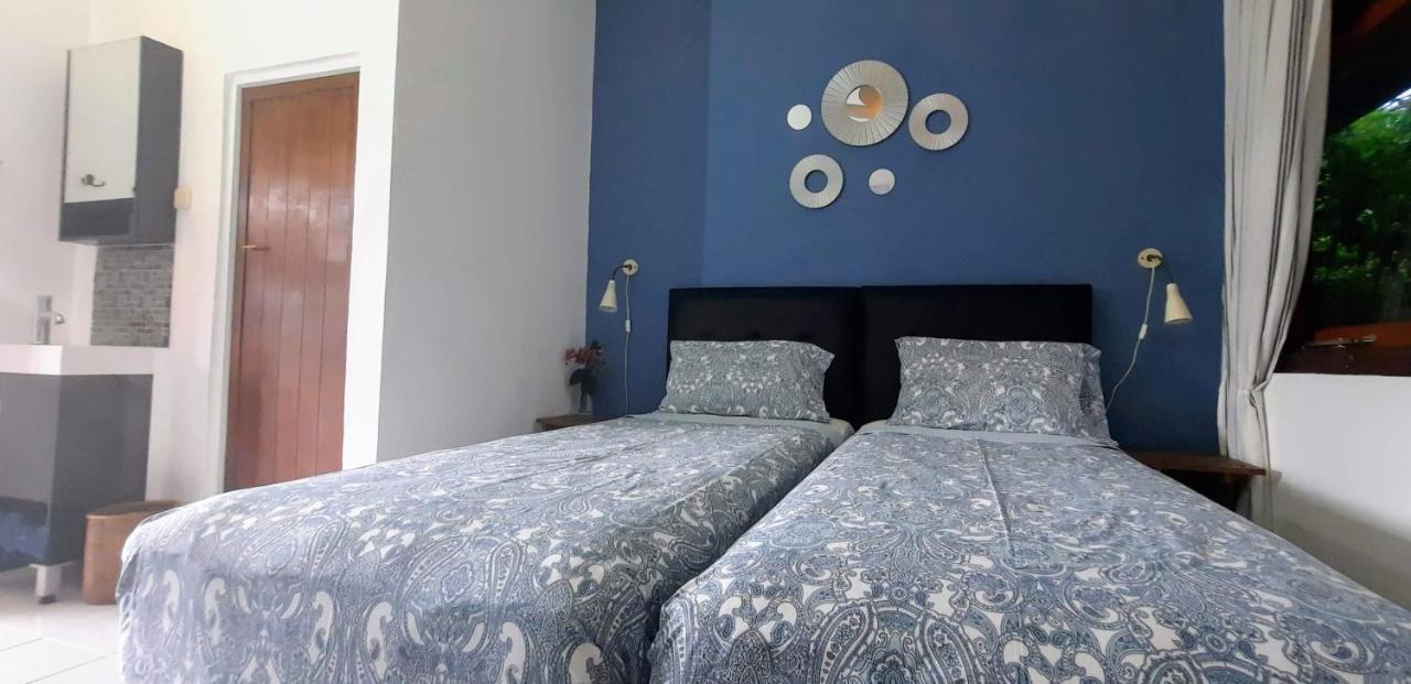 Guesthouse The 4 Fish Manado Esterno foto