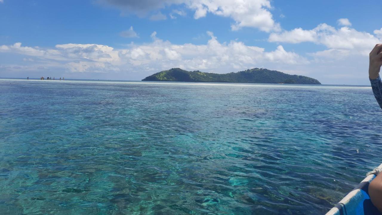 Guesthouse The 4 Fish Manado Esterno foto