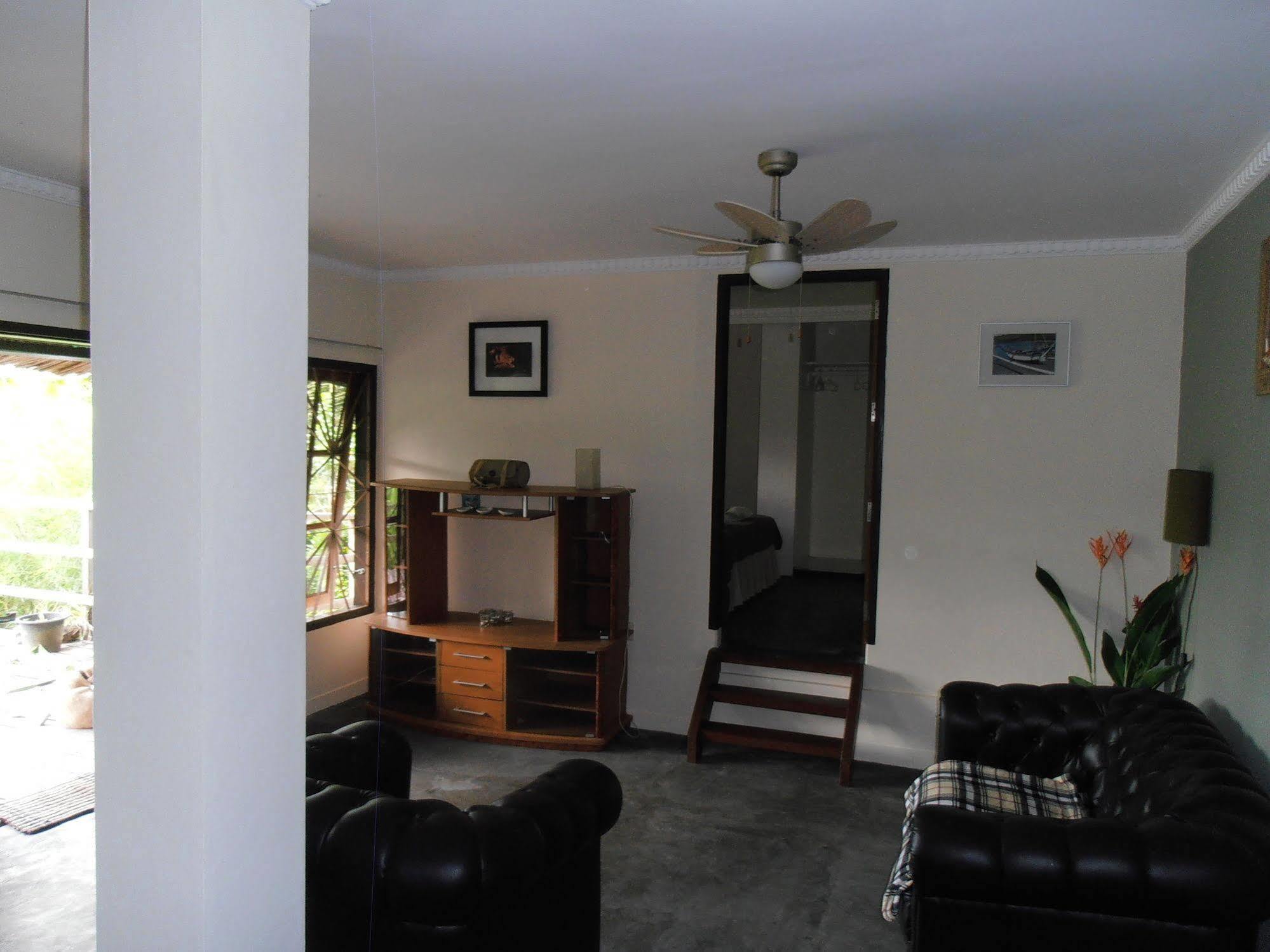 Guesthouse The 4 Fish Manado Esterno foto