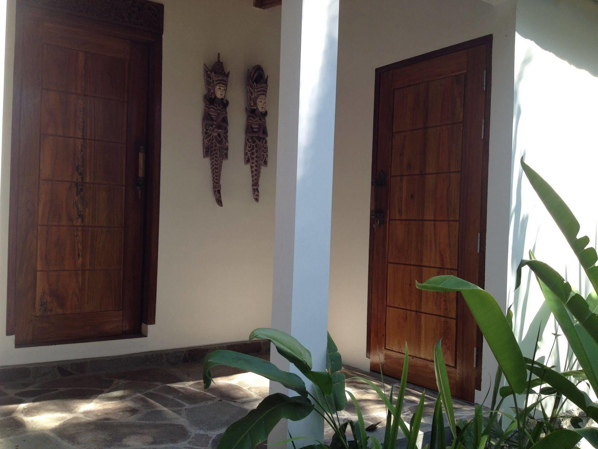 Guesthouse The 4 Fish Manado Esterno foto